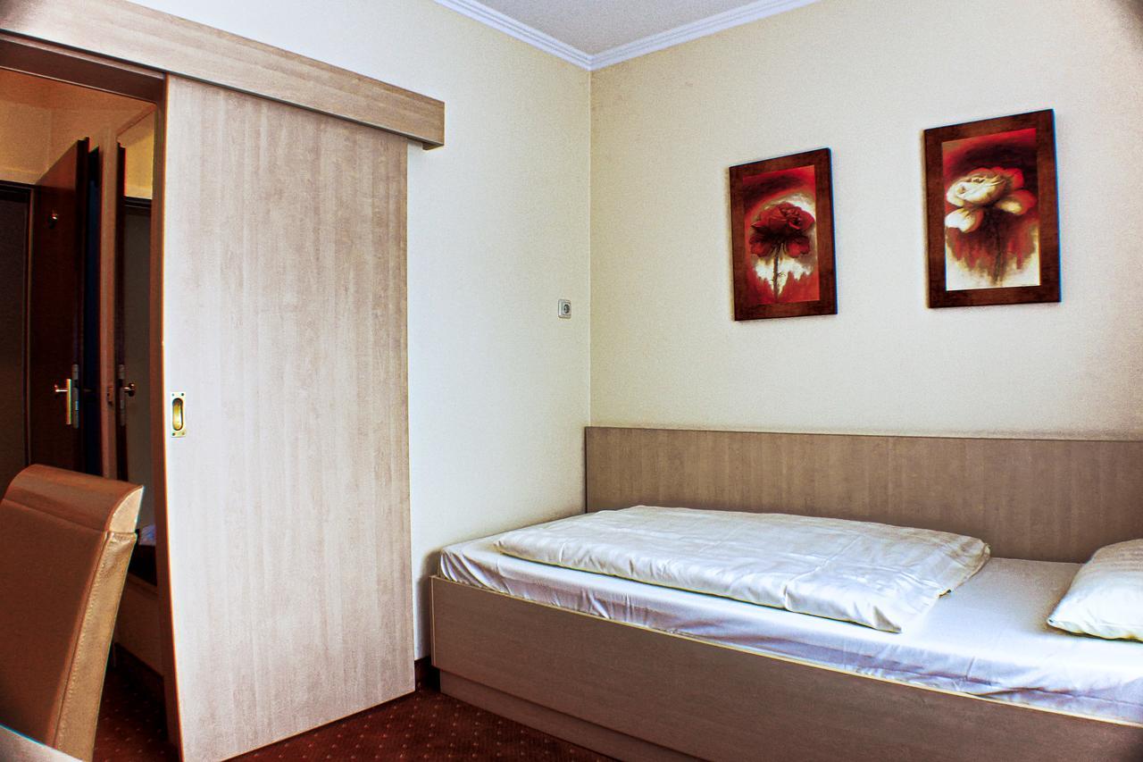 M&M Hotel - Зеветаль Экстерьер фото